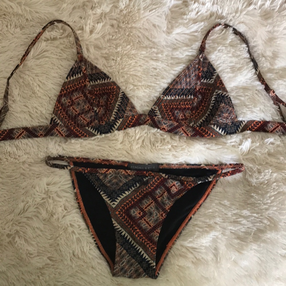 Kendall and Kylie swimsuit
